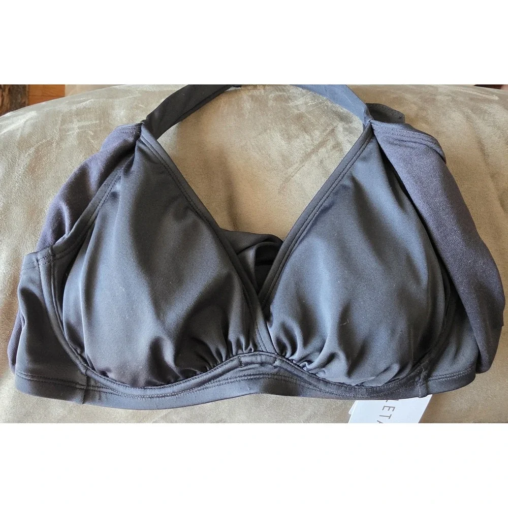 NWT Athleta Bikini Top 34B/C Black Halter Swimwear Swim Athleisure Bralette